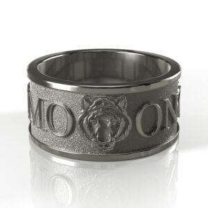 <h2>Black rhodium</h2><p>Plating in a dark, almost anthracite colour, ideal for lovers of typically “dark“ tones.</p>